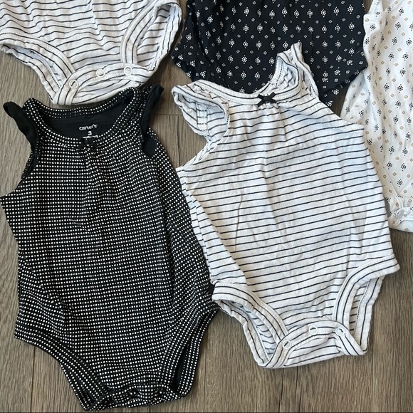 SOLD Bundle of 4 Stylish Onesies - Picture 4 of 11